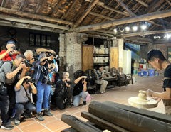 Discover Bat Trang Heritage & Ecopark Half Day